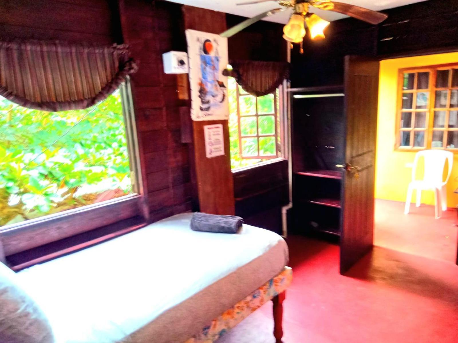 La Familia Guest House And Natural Farm Порт Антонио Екстериор снимка