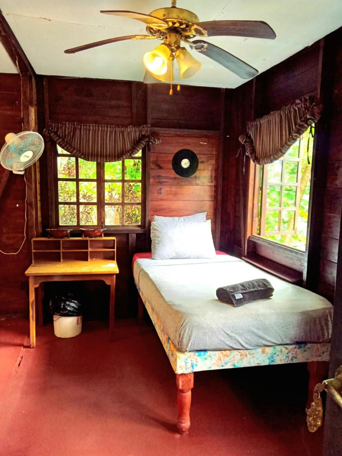 La Familia Guest House And Natural Farm Порт Антонио Екстериор снимка