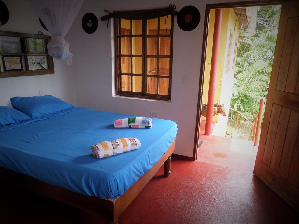 La Familia Guest House And Natural Farm Порт Антонио Екстериор снимка